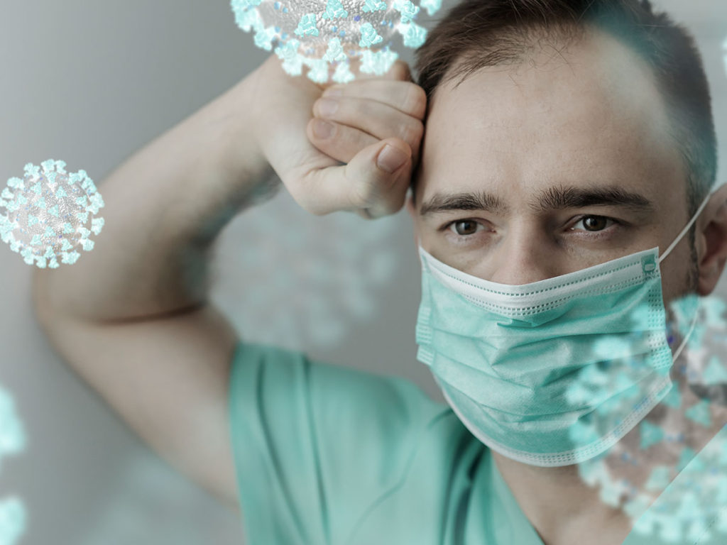 Doctor con un tapabocas